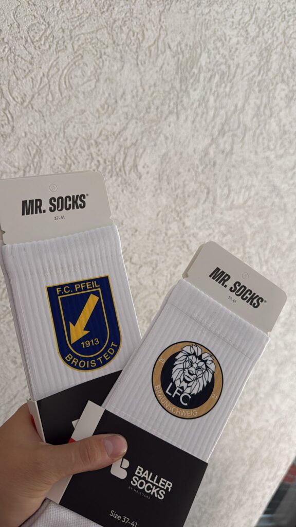Individuelle Teamsocken – echte Arbeit von LENZMEDIA